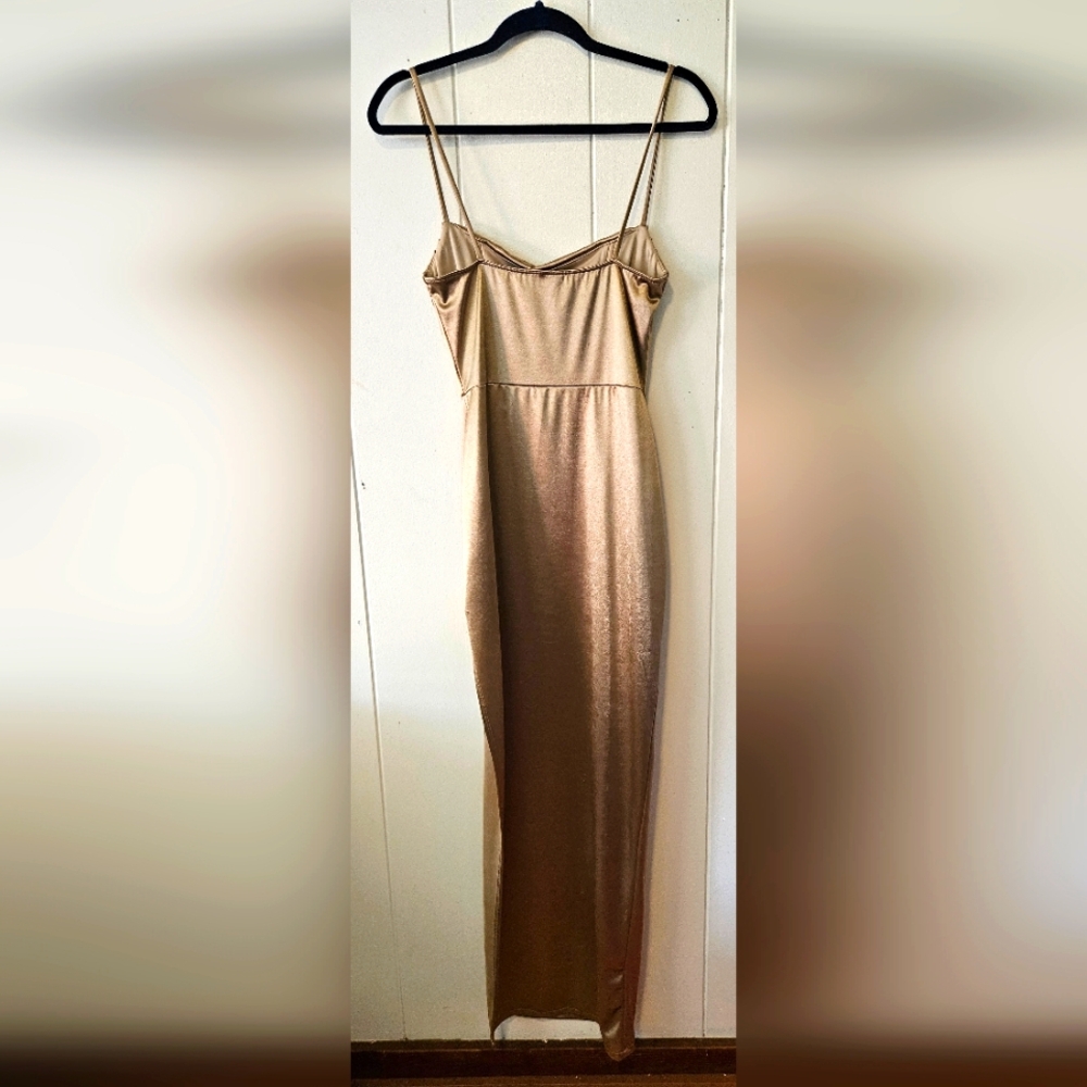 Elegant Gold Sleeveless Dress